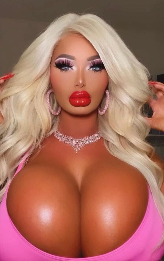 Plastic bimbo blonde queen