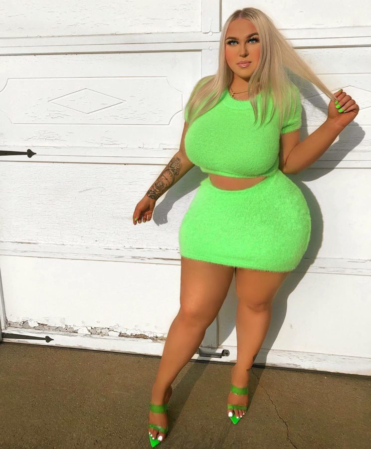Mandy Blanco busty blonde in tight mini skirt