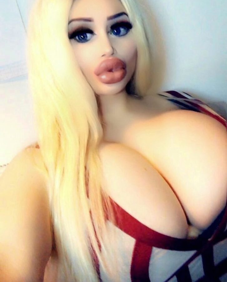 Plastic fuck doll Mimi Bugatti