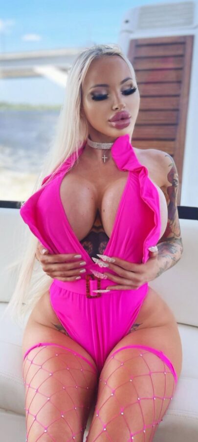 Bimbo fucktoy in rosa idyYhZ.jpg