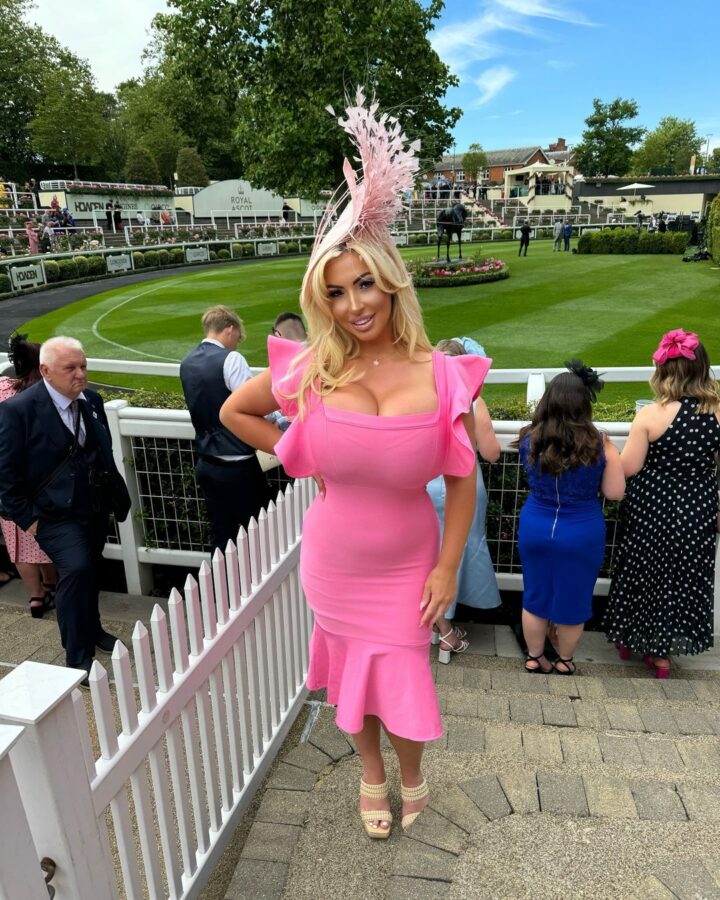 Thick blonde in sexy tight dress