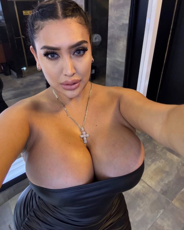 Glamour escort lady from italy