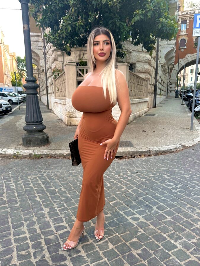 Curvy hot blonde chick on Italy street