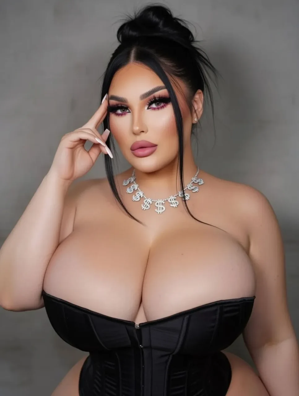 Glamour arab escort with huge natural boobs